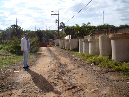 Curumim verifica início de obras de galerias de águas pluviais em via de Rubião Jr